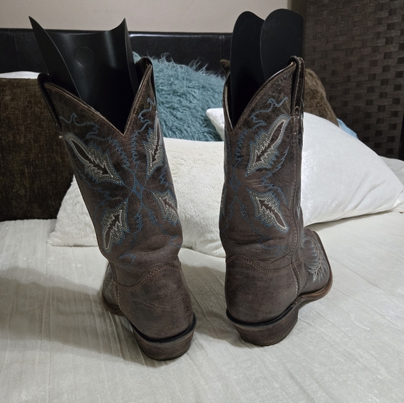 Brown Cowboy Boots with Blue Embroidery By Justin Size 8 - Picture 3 of 11